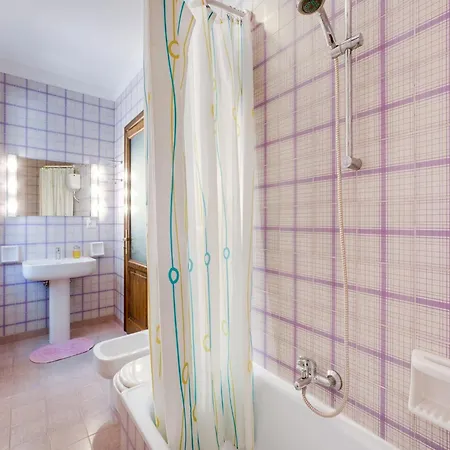 Dom wakacyjny Beachfront With Solarium *