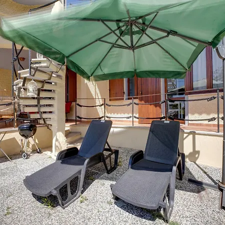 Beachfront With Solarium Dom wakacyjny